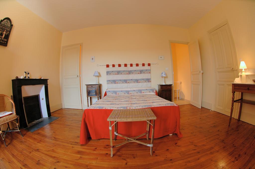 Hôtel La Maison de MarieCamille à Saint-Germain-Lembron Extérieur photo